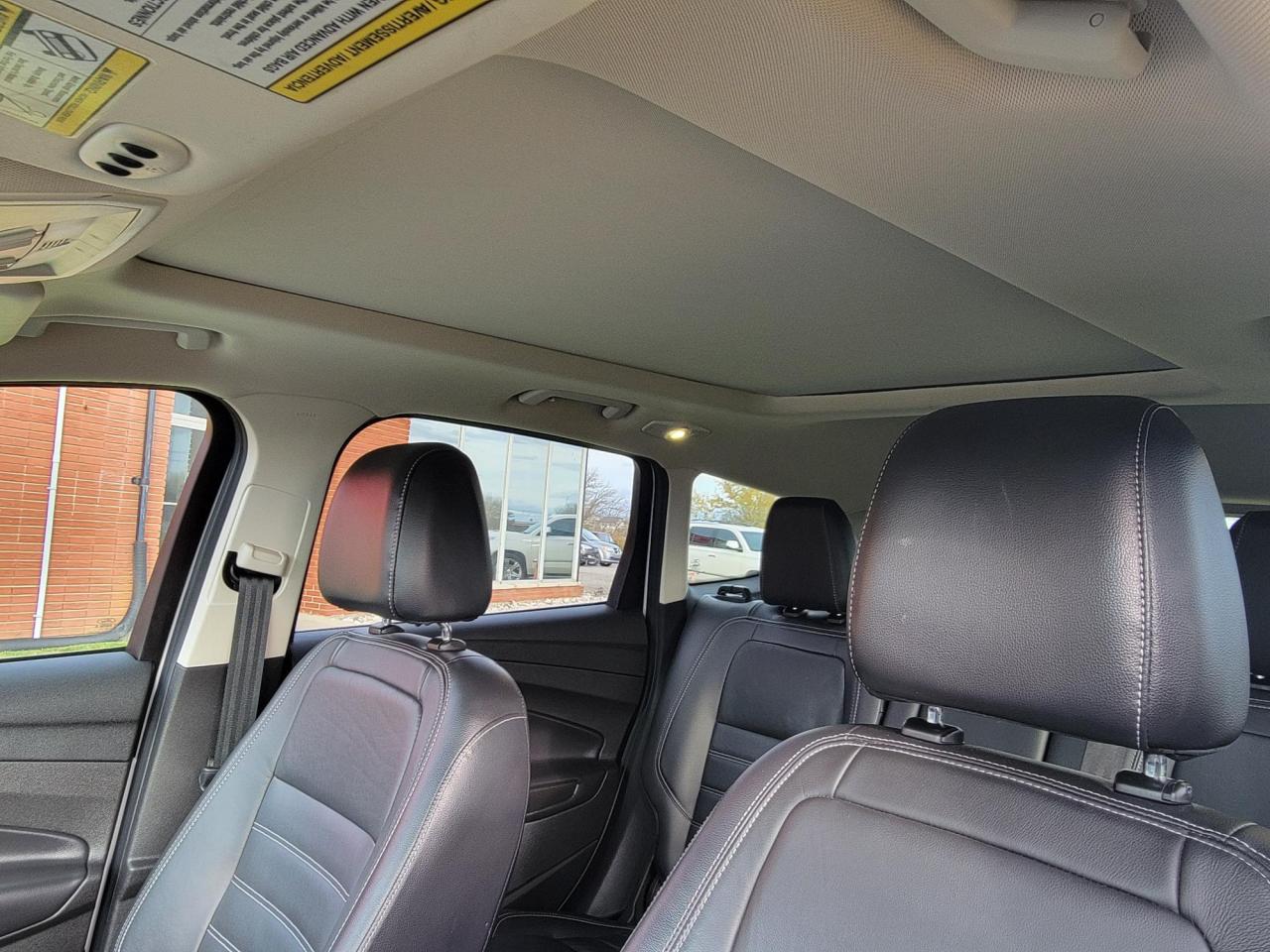 2017 Ford Escape 4WD 4DR TITANIUM Photo