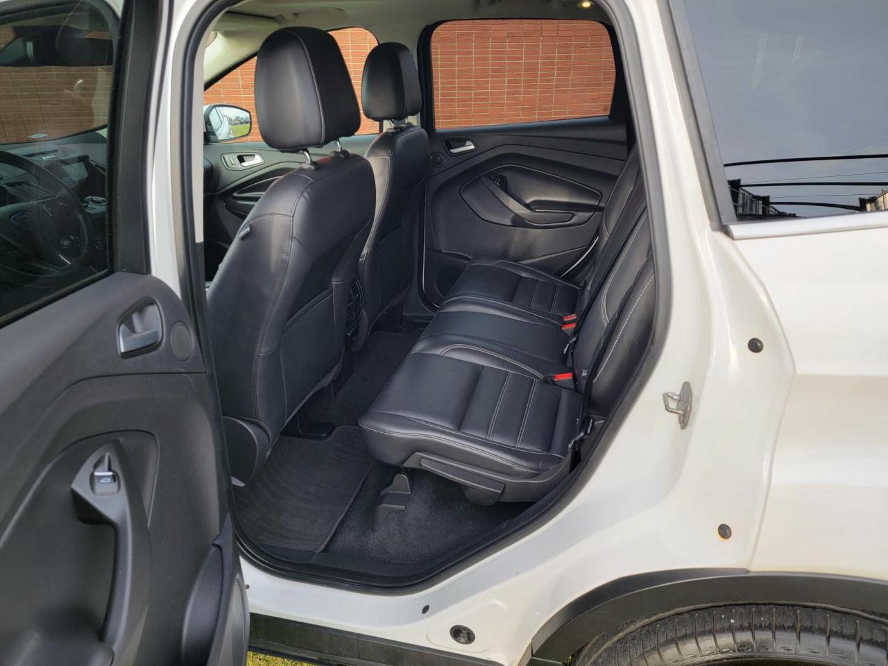 2017 Ford Escape 4WD 4DR TITANIUM Photo