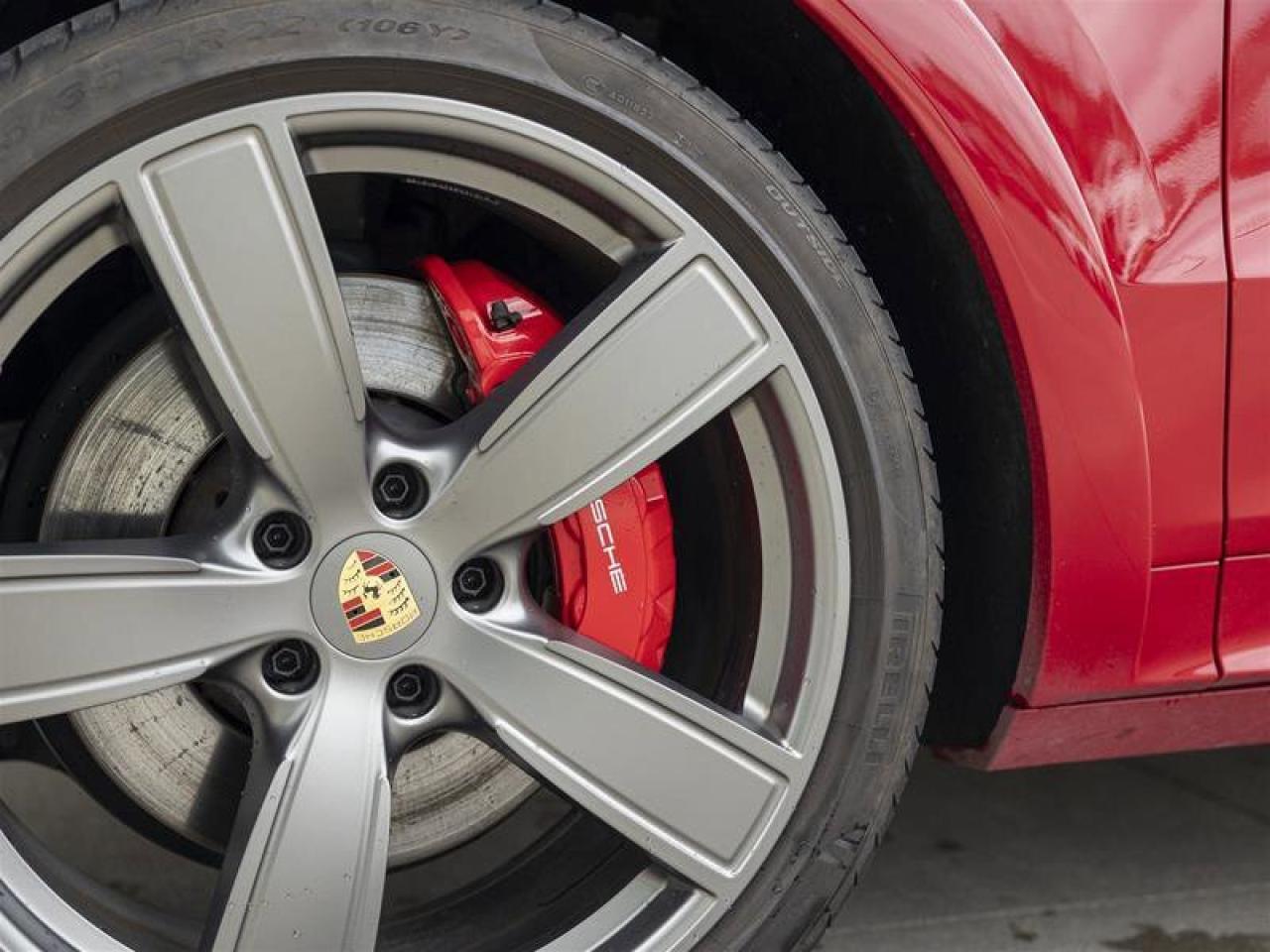 2023 Porsche Cayenne GTS Red Photo