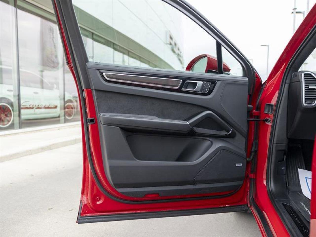 2023 Porsche Cayenne GTS Red Photo