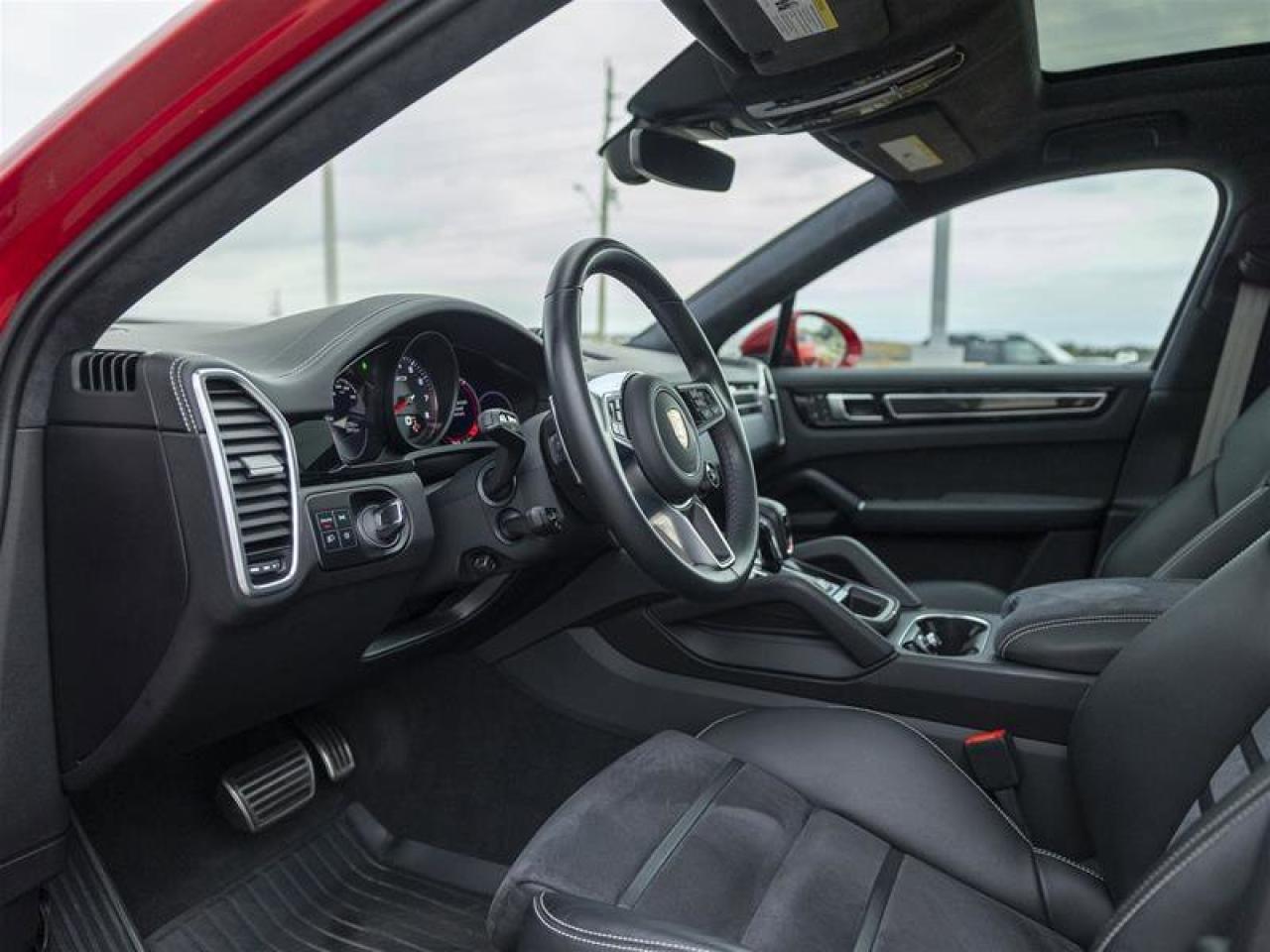 2023 Porsche Cayenne GTS Red Photo