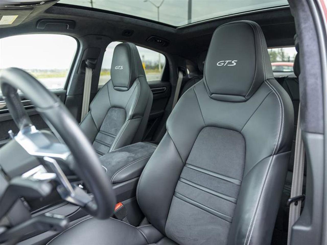 2023 Porsche Cayenne GTS Red Photo