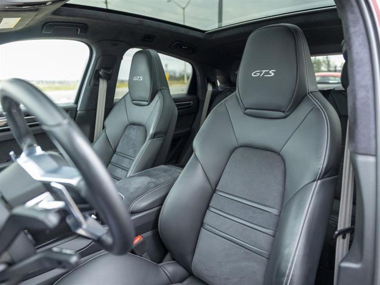 2023 Porsche Cayenne GTS Red Photo