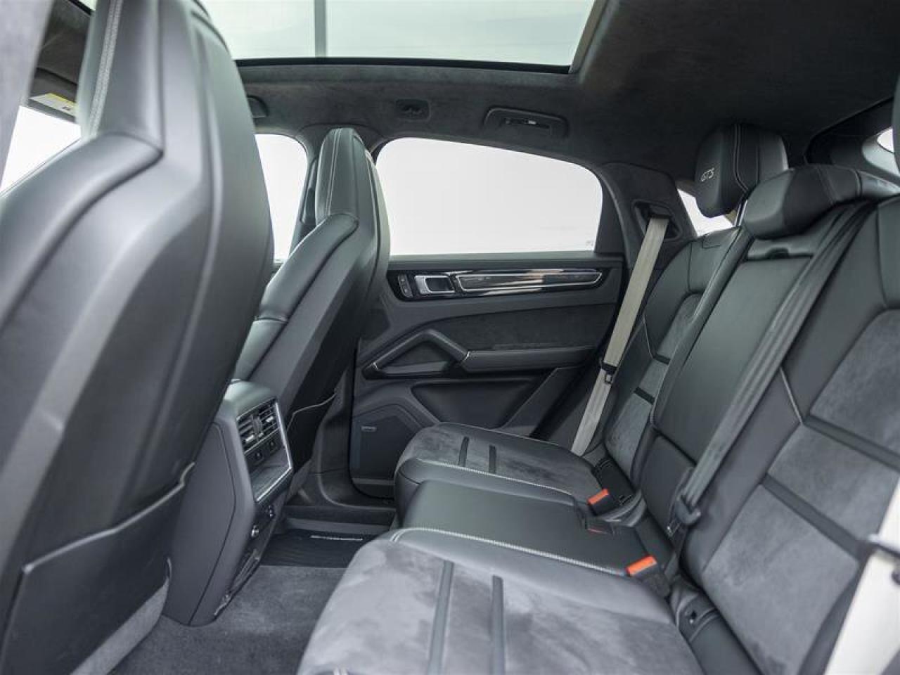 2023 Porsche Cayenne GTS Red Photo