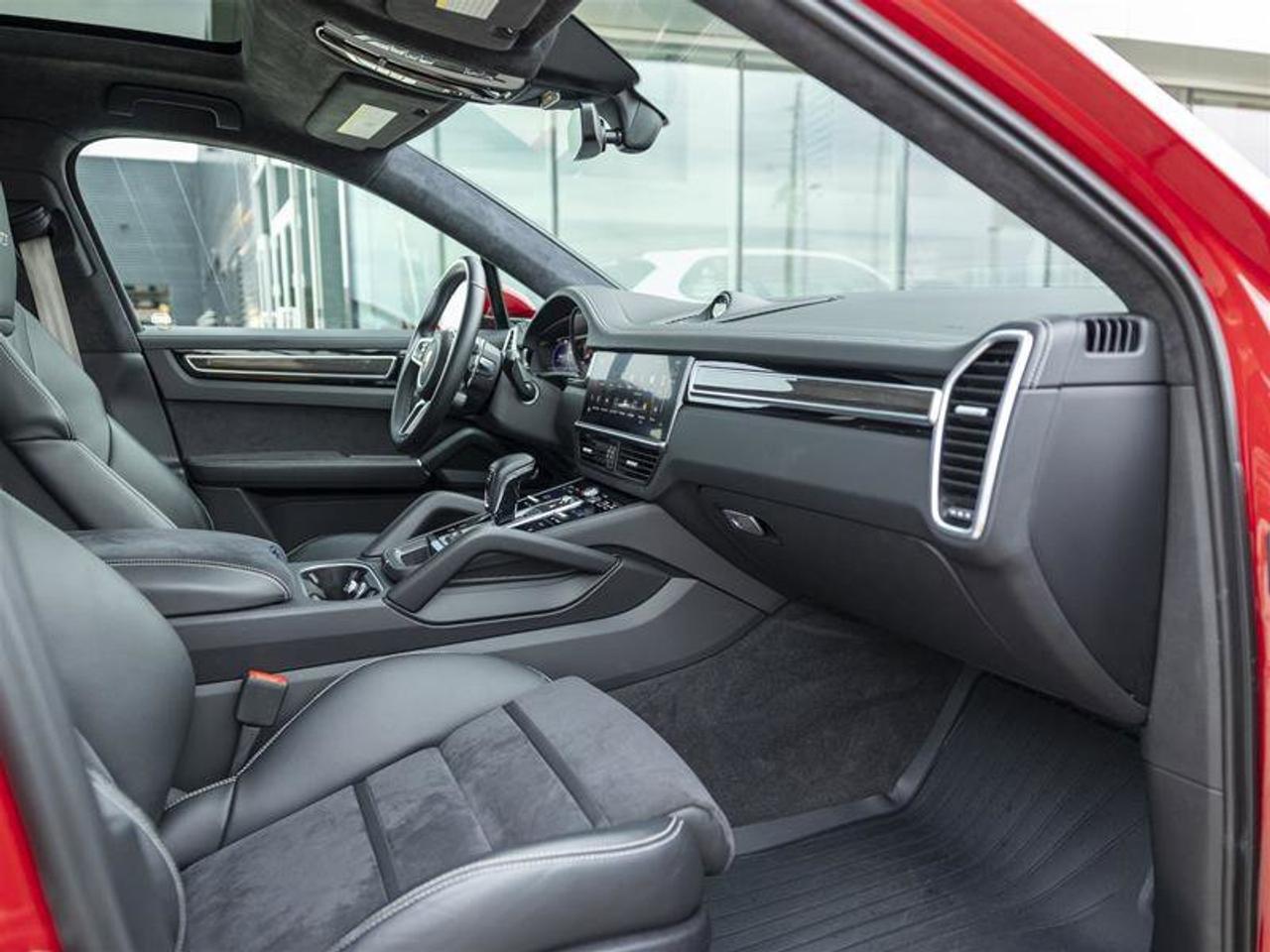 2023 Porsche Cayenne GTS Red Photo