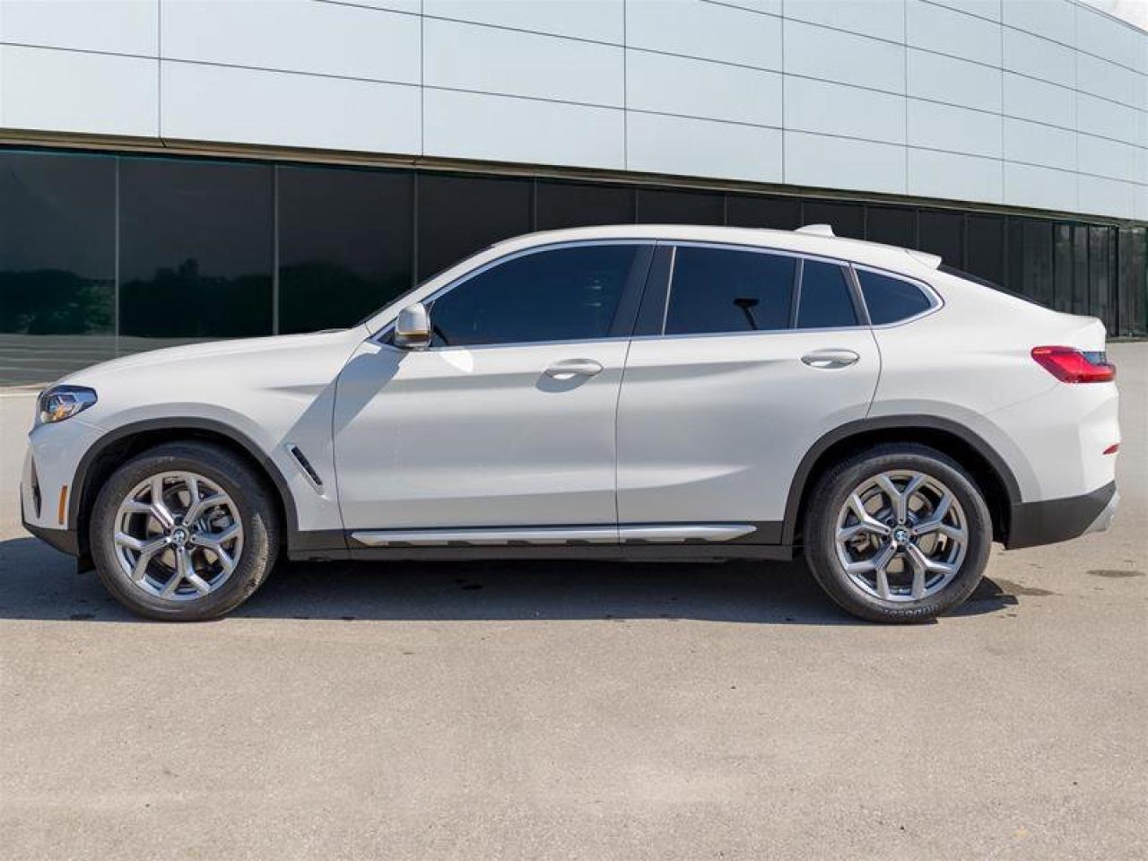 2025 BMW X4 xDrive30i White Photo3