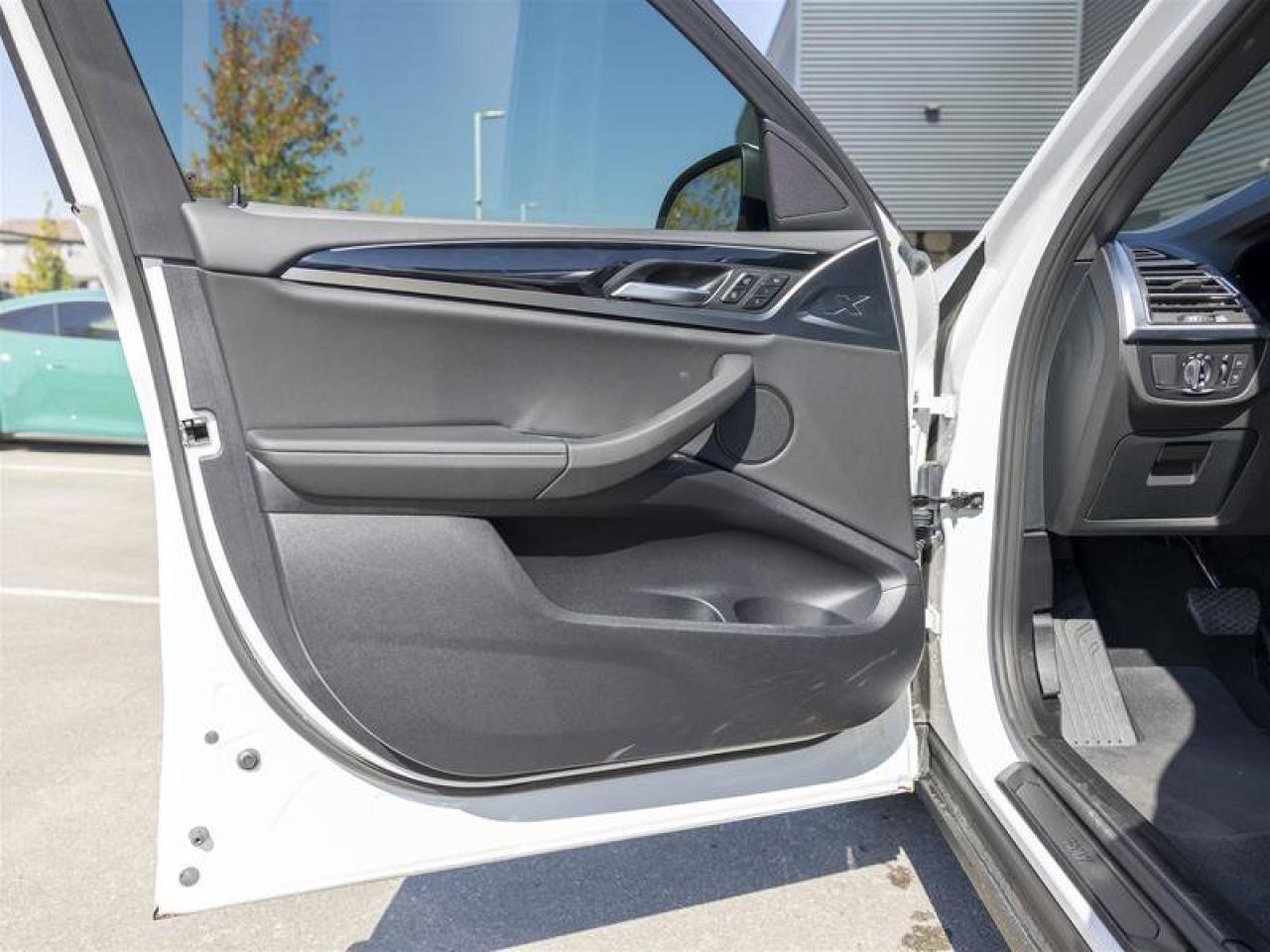 2025 BMW X4 xDrive30i White Photo