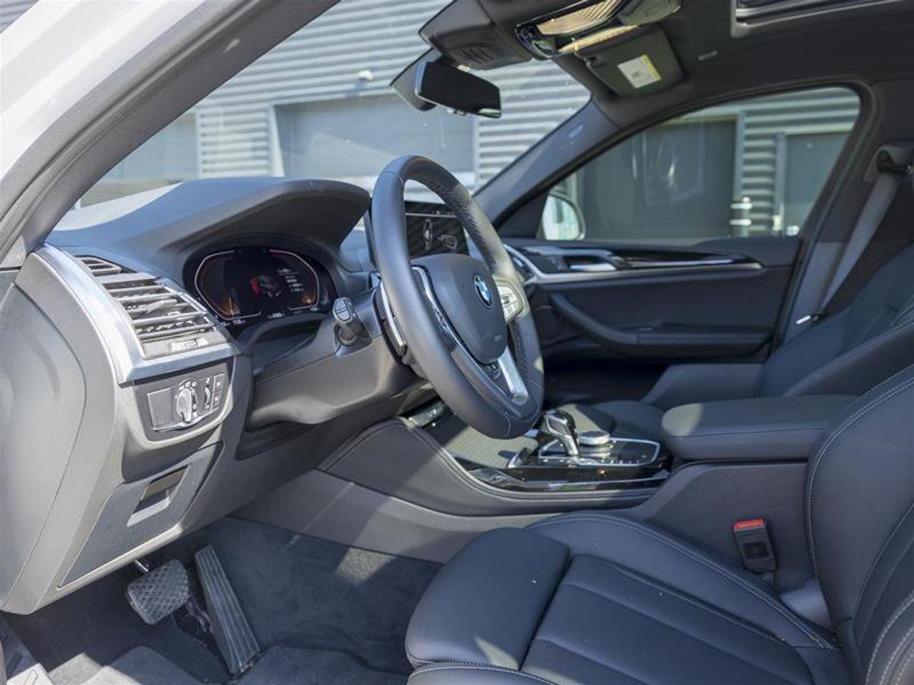 2025 BMW X4 xDrive30i White Photo