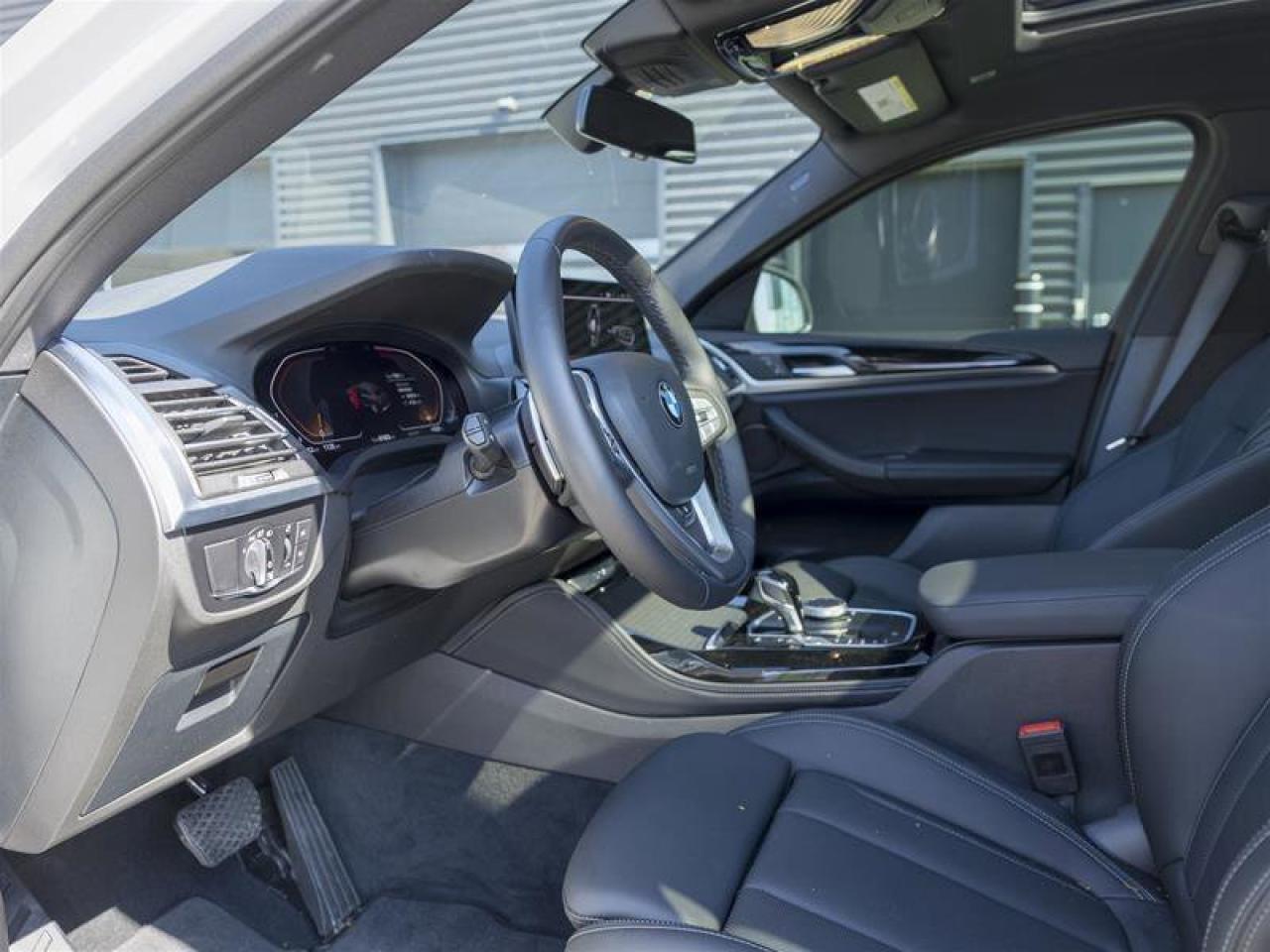 2025 BMW X4 xDrive30i White Photo