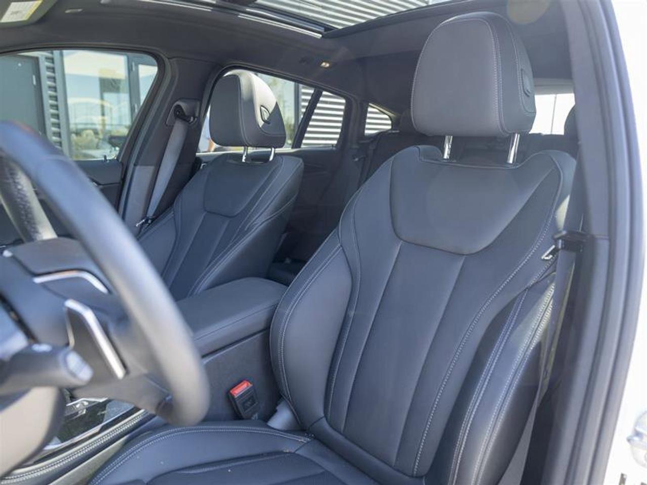 2025 BMW X4 xDrive30i White Photo