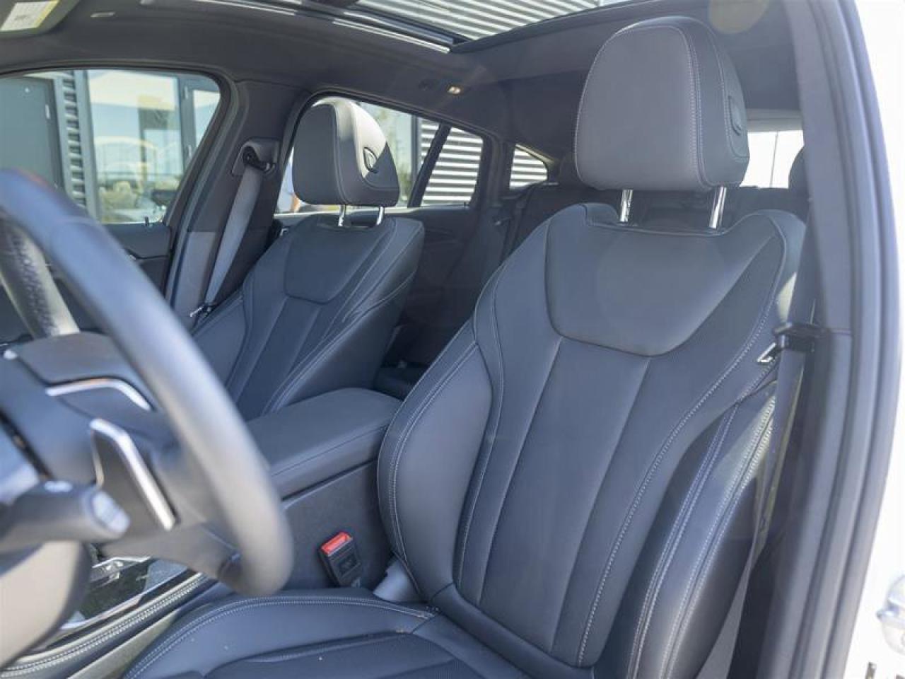 2025 BMW X4 xDrive30i White Photo