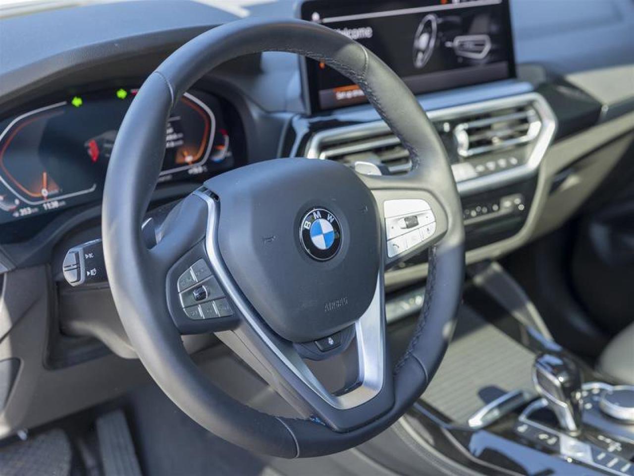 2025 BMW X4 xDrive30i White Photo