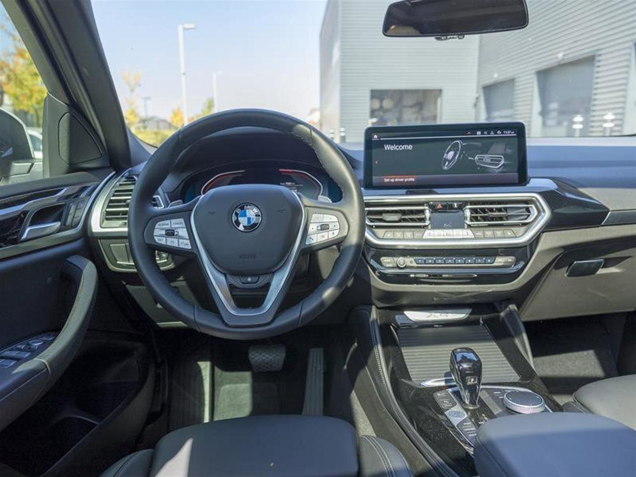 2025 BMW X4 xDrive30i White Photo