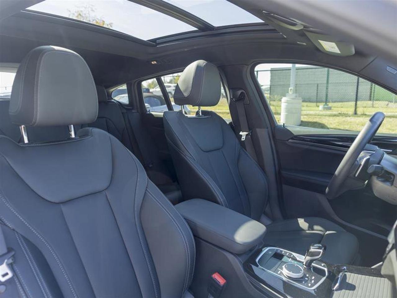 2025 BMW X4 xDrive30i White Photo