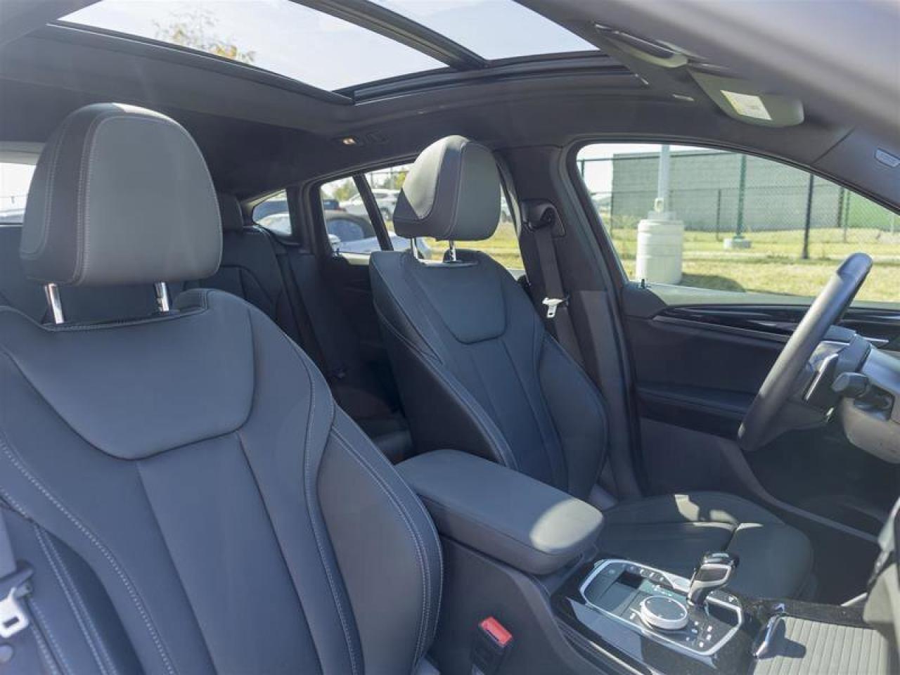 2025 BMW X4 xDrive30i White Photo