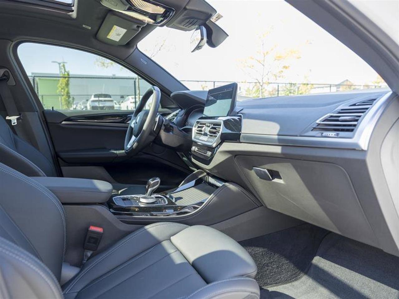 2025 BMW X4 xDrive30i White Photo