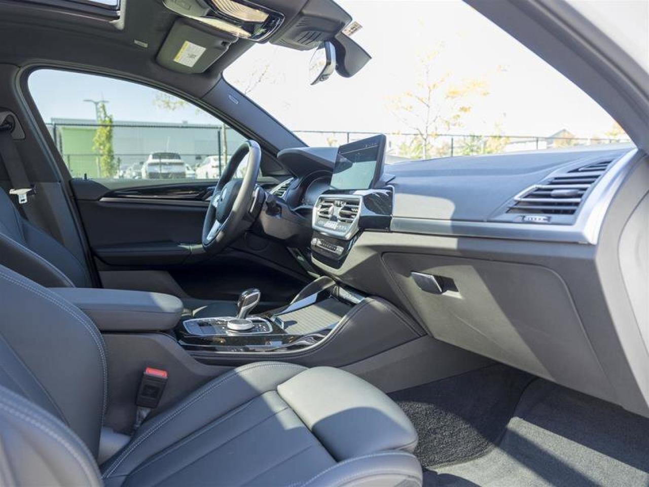 2025 BMW X4 xDrive30i White Photo