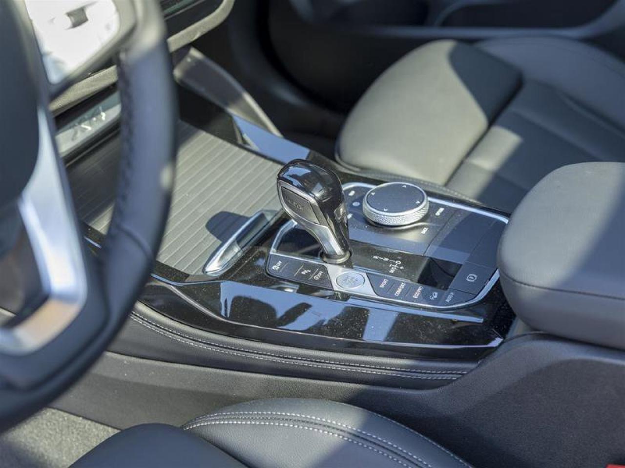 2025 BMW X4 xDrive30i White Photo