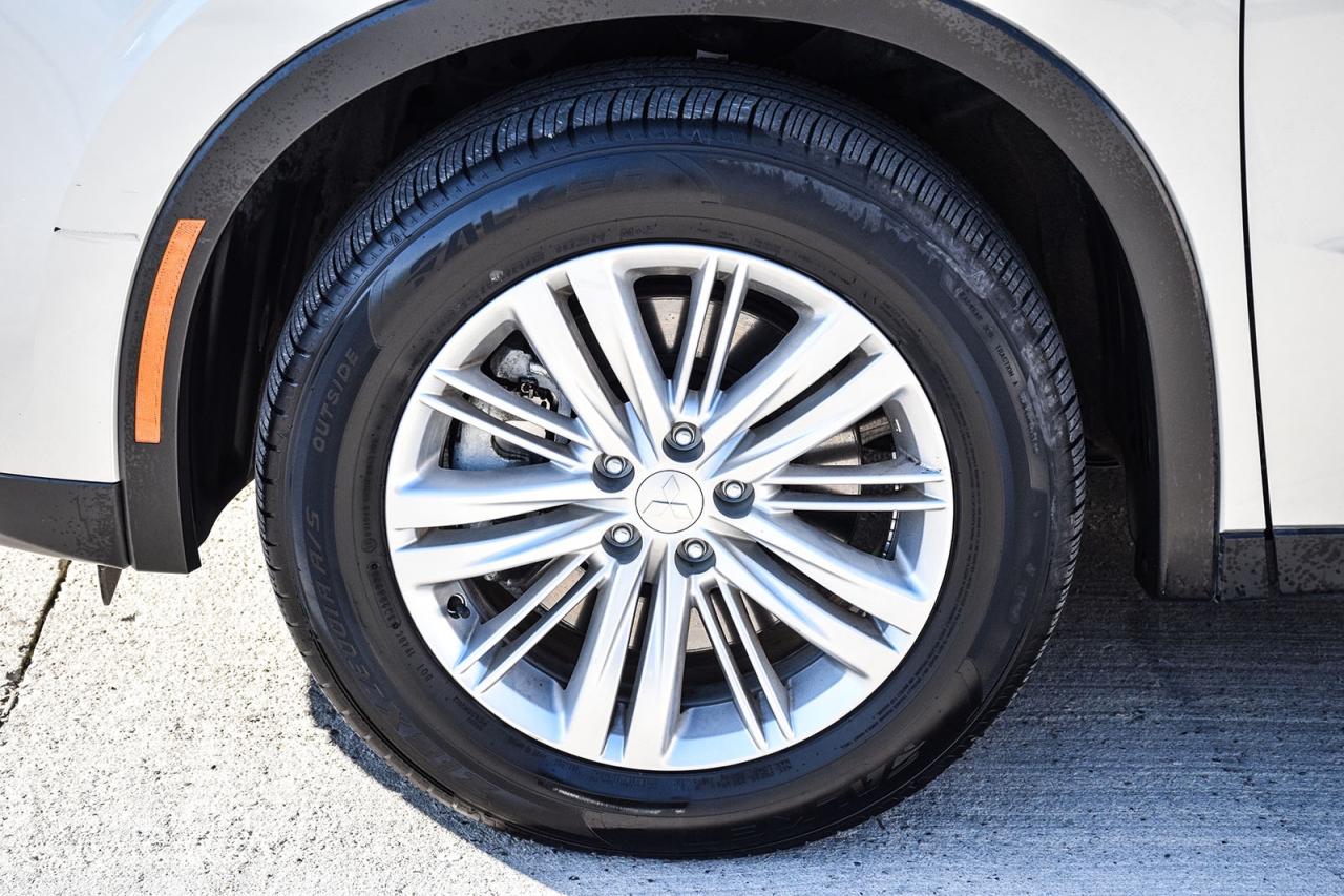 2024 Mitsubishi Outlander ES S-AWC / NO ACCIDENT / CARPLAY / BSM / 7 SEATER Photo