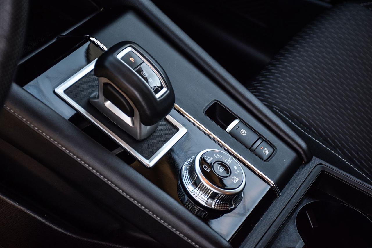 2024 Mitsubishi Outlander ES S-AWC / NO ACCIDENT / CARPLAY / BSM / 7 SEATER Photo