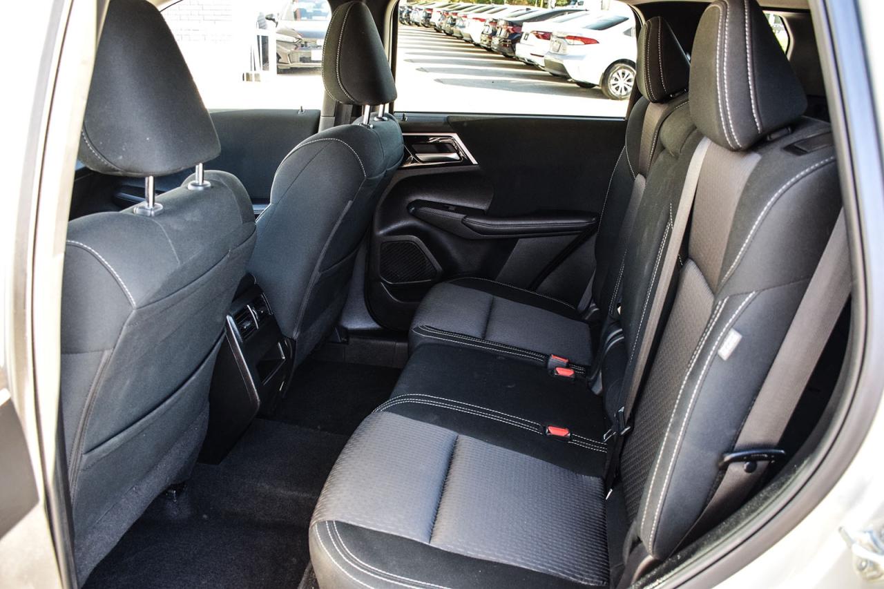 2024 Mitsubishi Outlander ES S-AWC / NO ACCIDENT / CARPLAY / BSM / 7 SEATER Photo