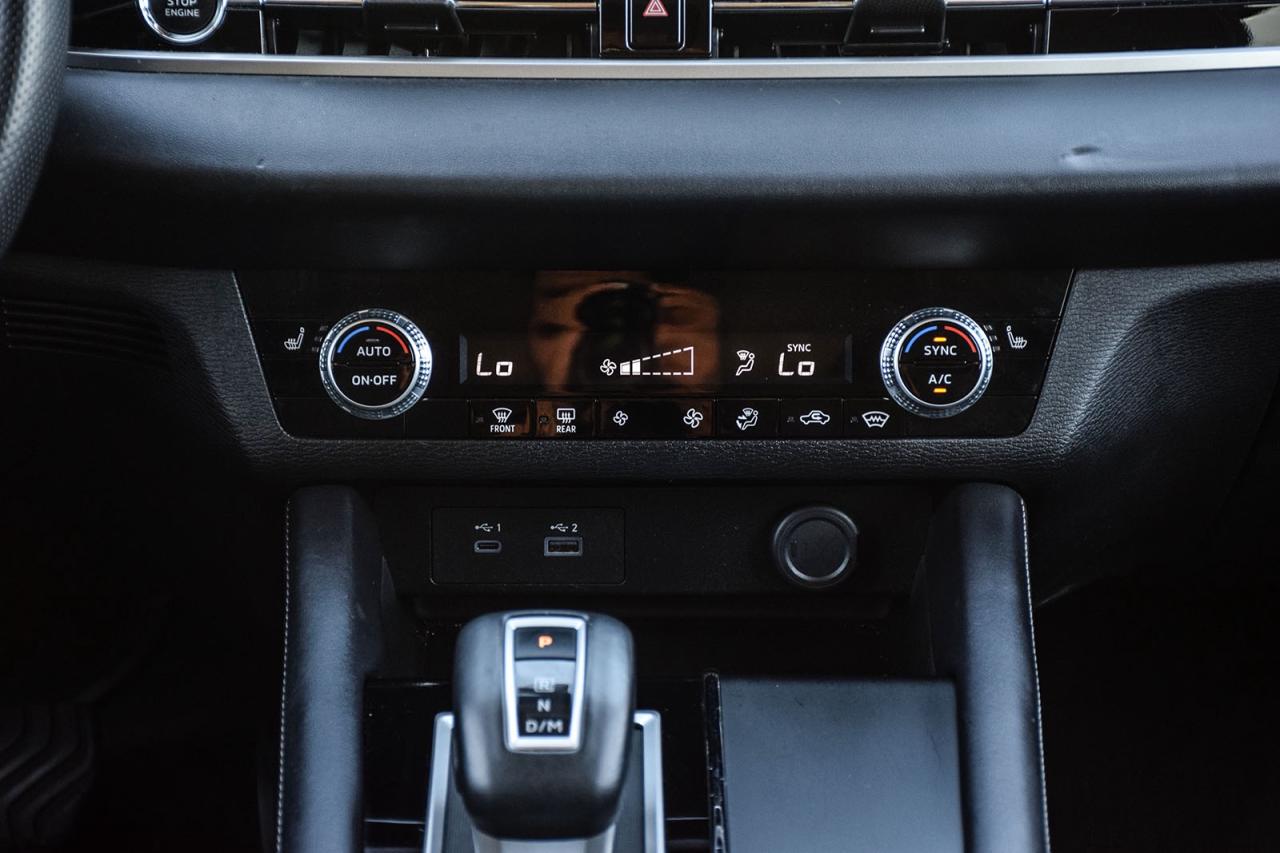 2024 Mitsubishi Outlander ES S-AWC / NO ACCIDENT / CARPLAY / BSM / 7 SEATER Photo