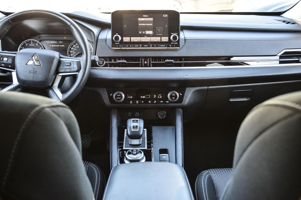 2024 Mitsubishi Outlander ES S-AWC / NO ACCIDENT / CARPLAY / BSM / 7 SEATER Photo