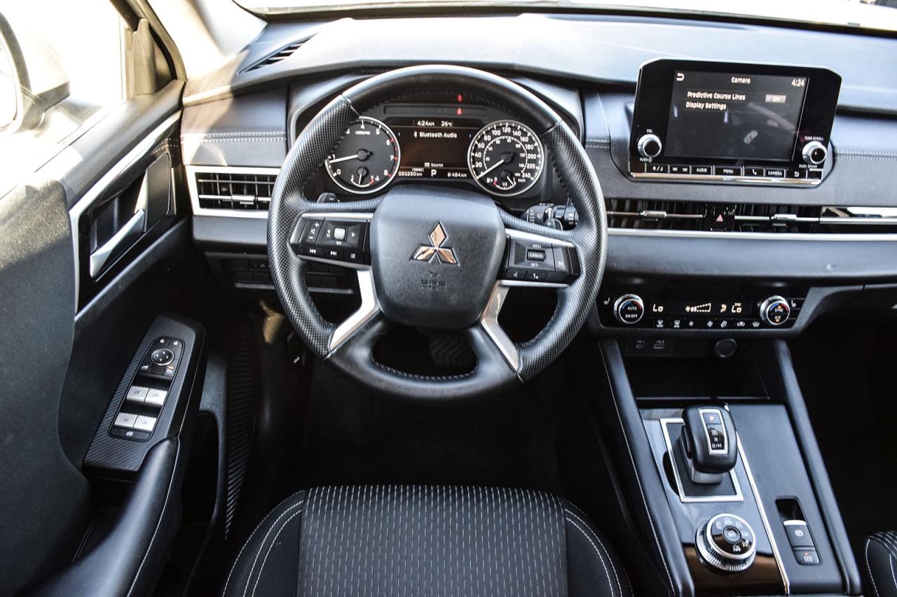 2024 Mitsubishi Outlander ES S-AWC / NO ACCIDENT / CARPLAY / BSM / 7 SEATER Photo