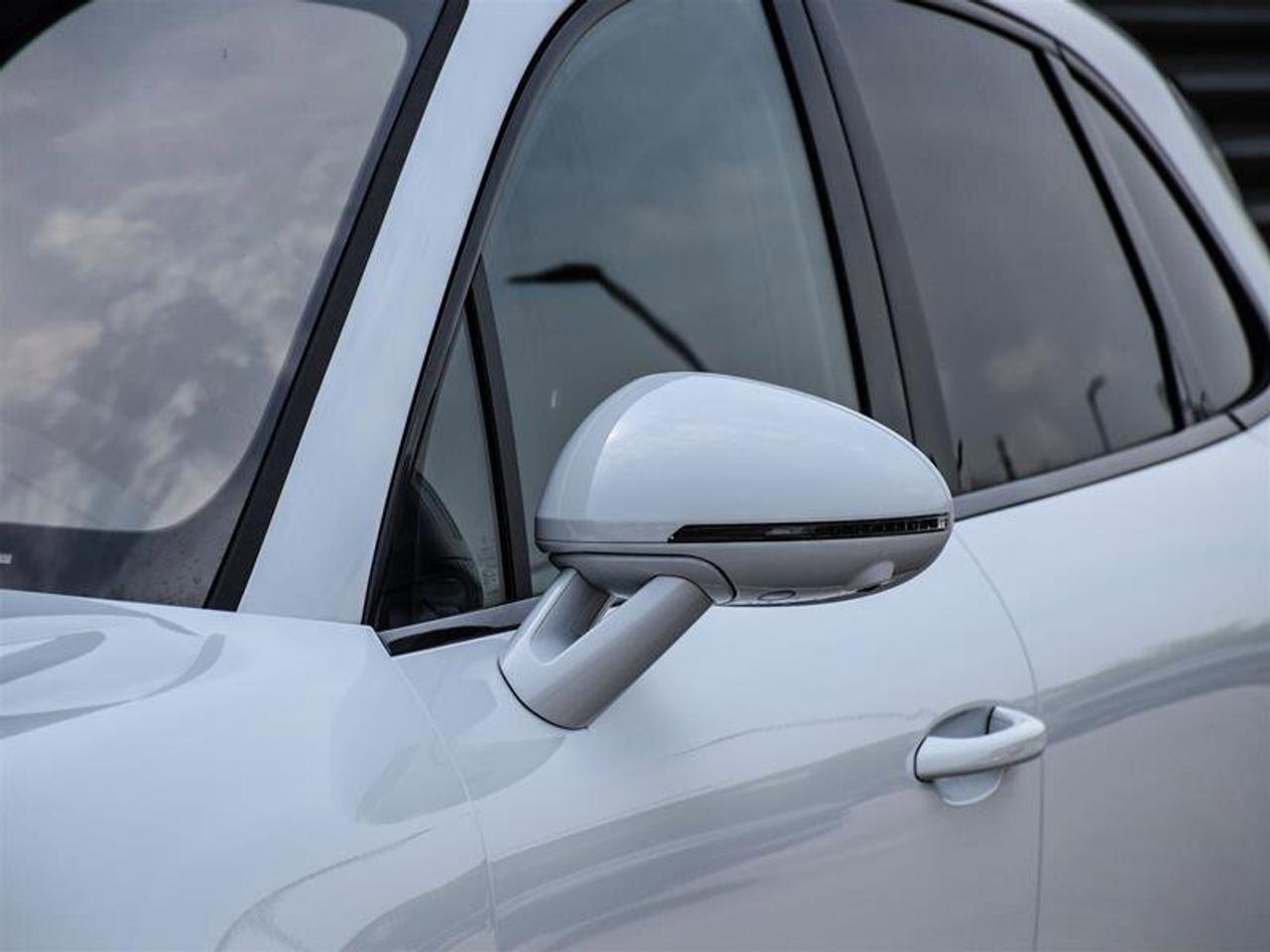 2024 Porsche Macan AWD White Photo