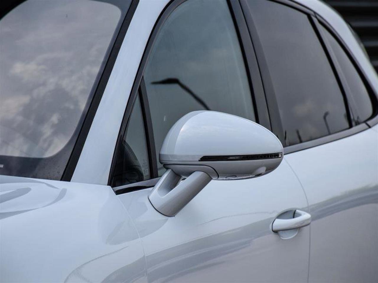 2024 Porsche Macan AWD White Photo2