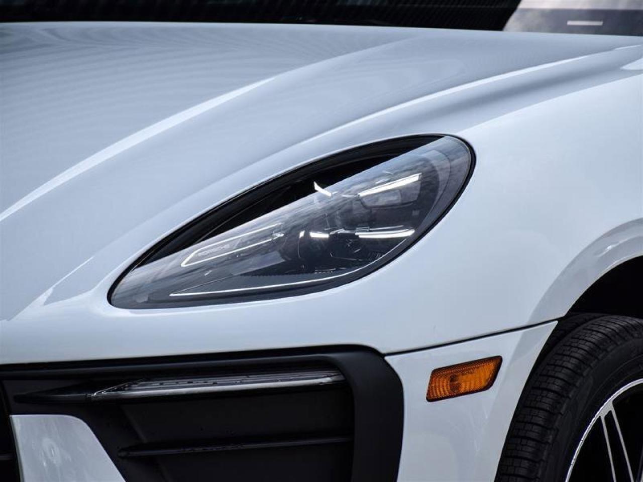 2024 Porsche Macan AWD White Photo