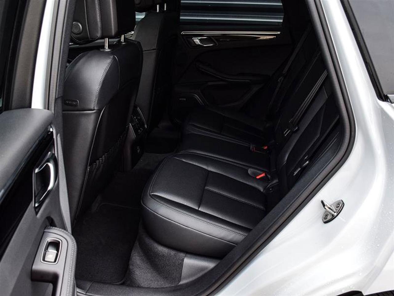 2024 Porsche Macan AWD White Photo