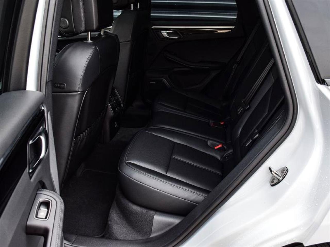 2024 Porsche Macan AWD White Photo