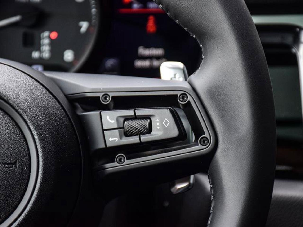 2024 Porsche Macan AWD White Photo