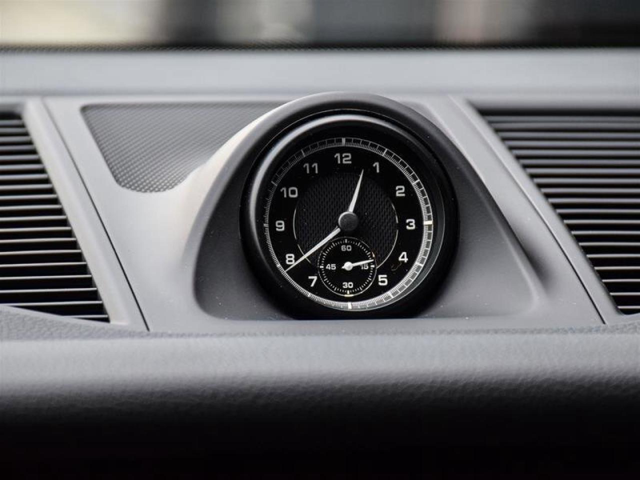 2024 Porsche Macan AWD White Photo