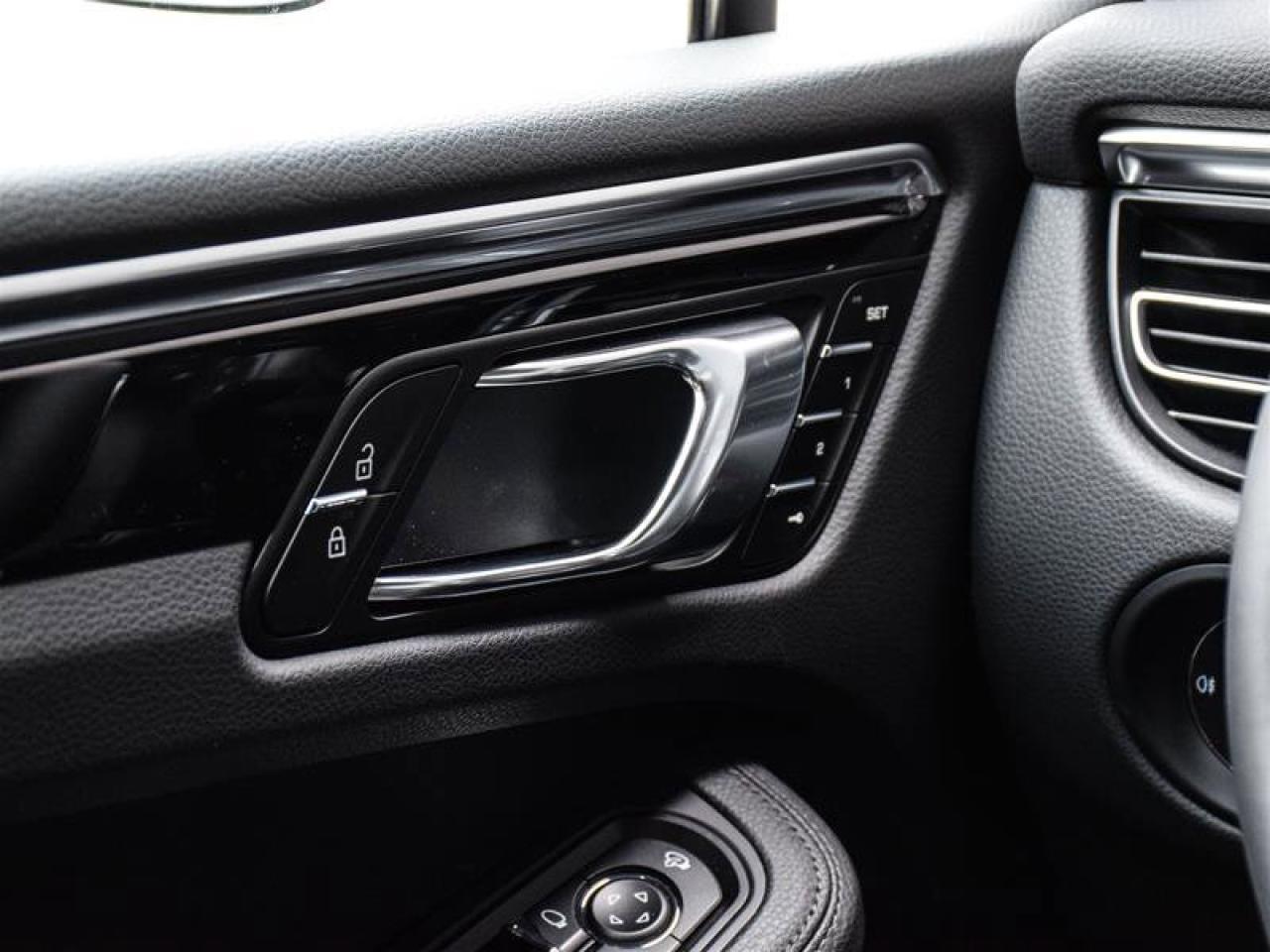 2024 Porsche Macan AWD White Photo