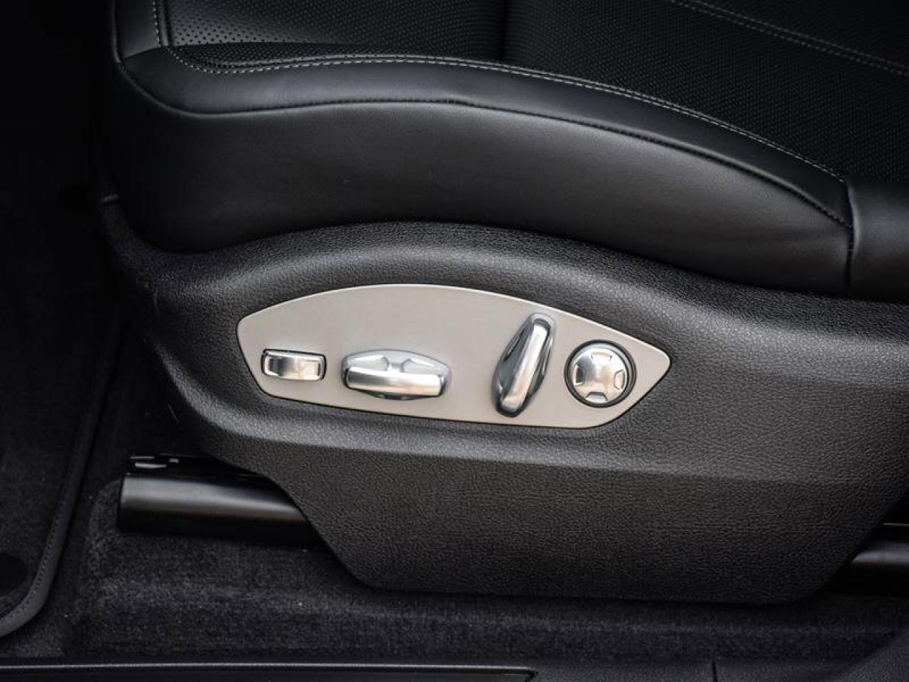 2024 Porsche Macan AWD White Photo