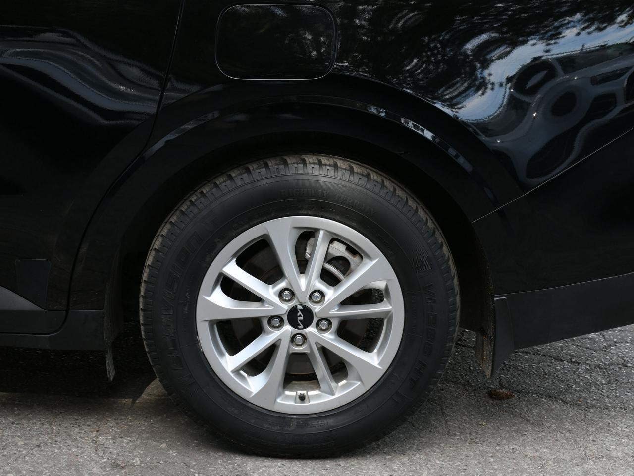 2024 Kia Carnival LX+ CPO   Ex-Rental   Bluetooth   Backup Camera Photo