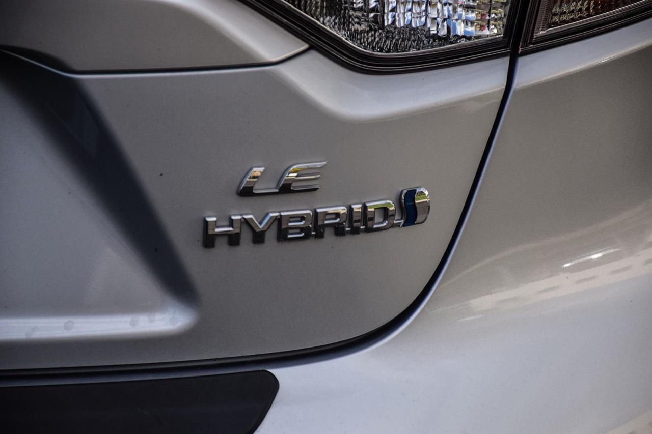 2023 Toyota Corolla Hybrid LE AWD / NO ACCIDENT / CARPLAY / BSM / HTD SEATS Photo
