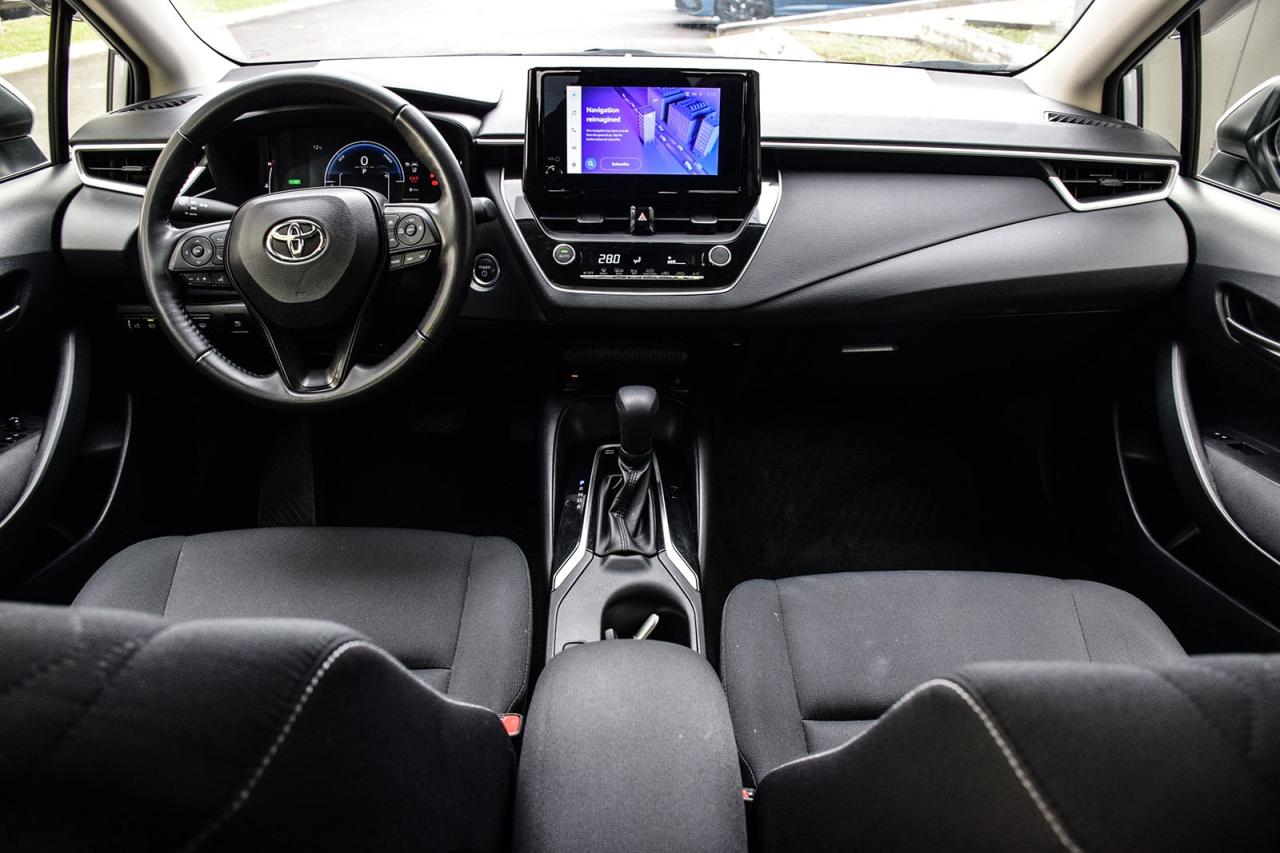 2023 Toyota Corolla Hybrid LE AWD / NO ACCIDENT / CARPLAY / BSM / HTD SEATS Photo