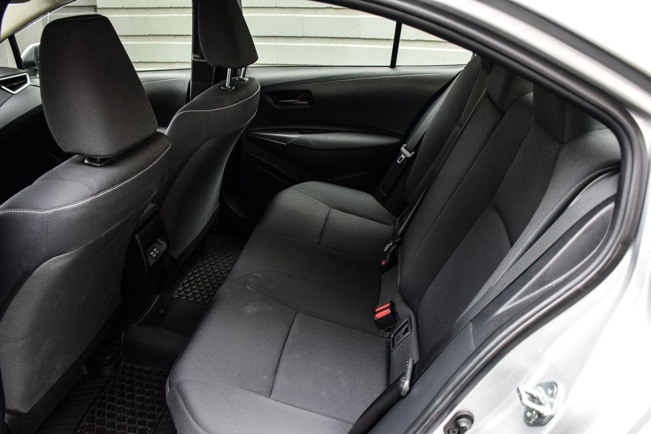 2023 Toyota Corolla Hybrid LE AWD / NO ACCIDENT / CARPLAY / BSM / HTD SEATS Photo