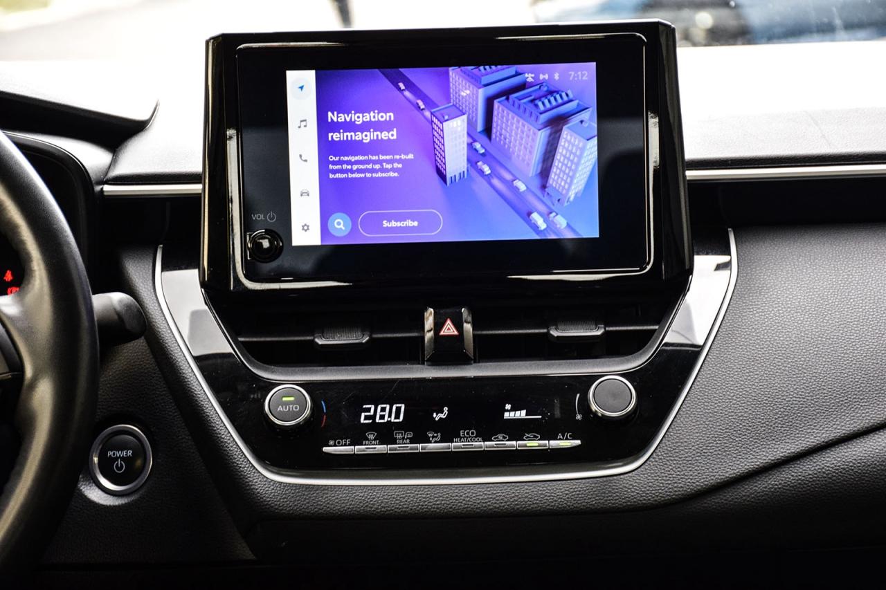 2023 Toyota Corolla Hybrid LE AWD / NO ACCIDENT / CARPLAY / BSM / HTD SEATS Photo