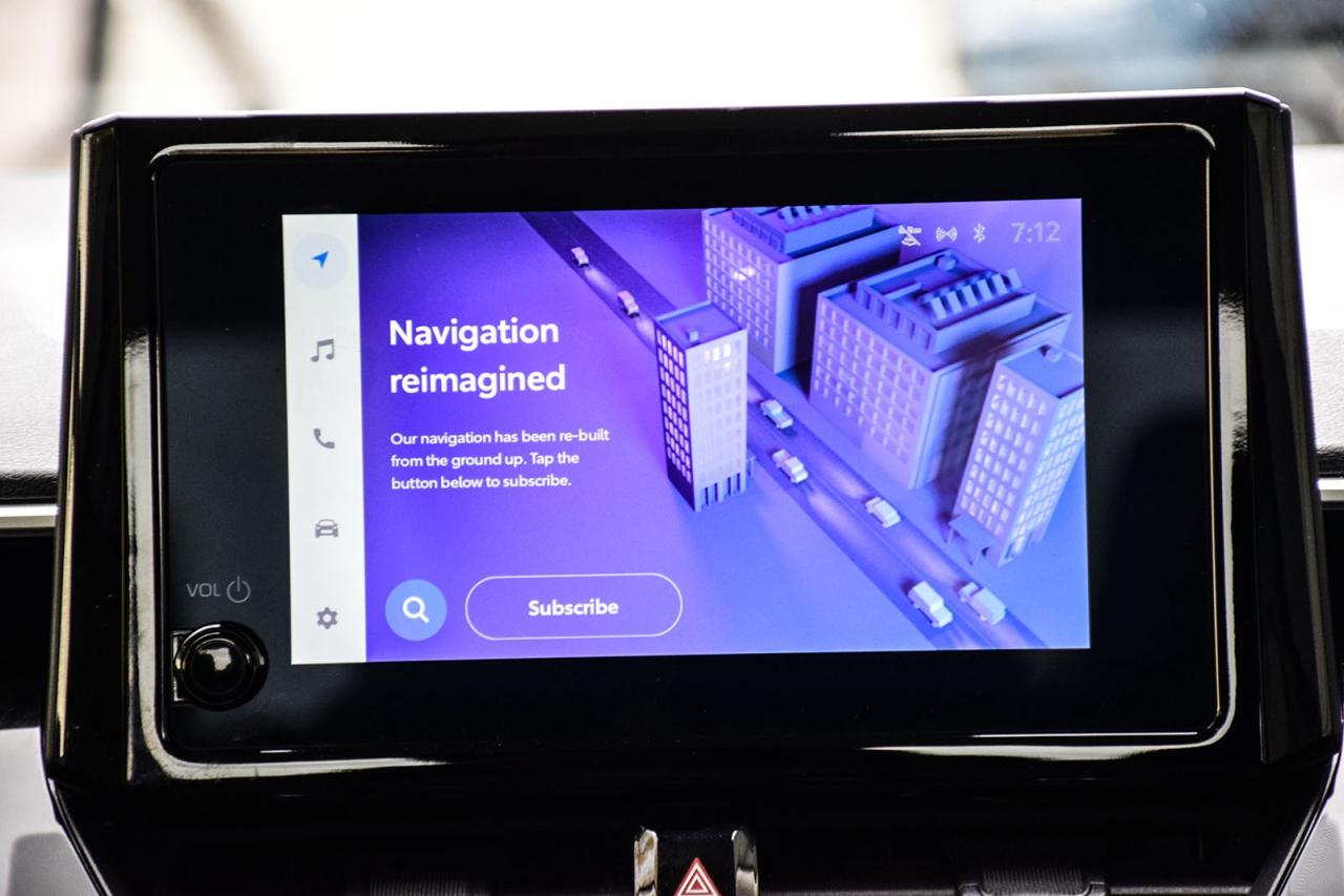 2023 Toyota Corolla Hybrid LE AWD / NO ACCIDENT / CARPLAY / BSM / HTD SEATS Photo