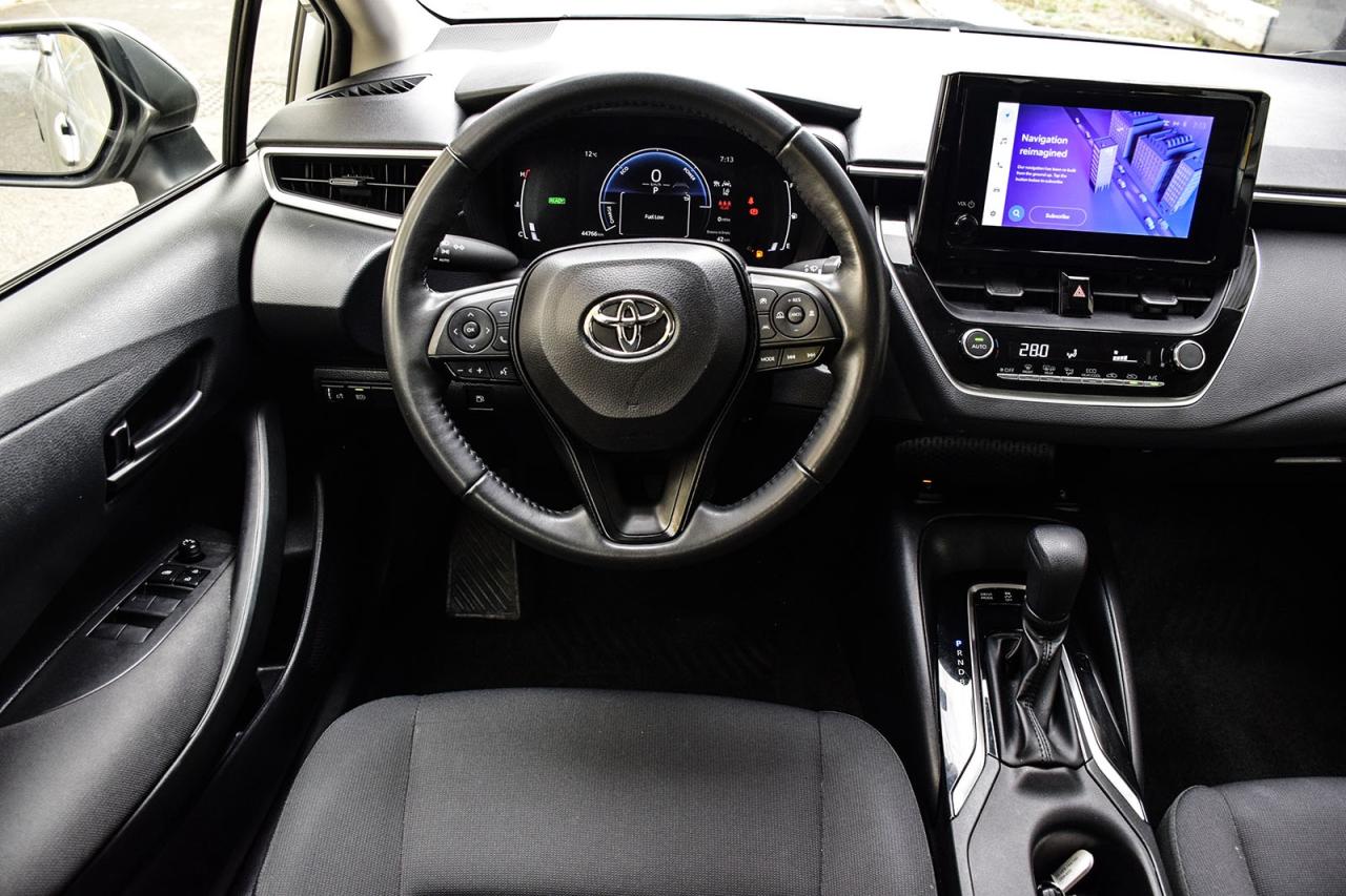 2023 Toyota Corolla Hybrid LE AWD / NO ACCIDENT / CARPLAY / BSM / HTD SEATS Photo