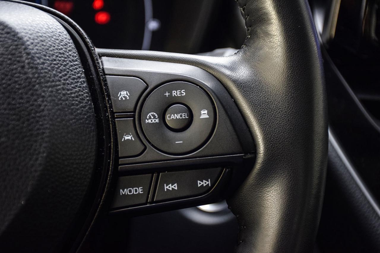 2023 Toyota Corolla Hybrid LE AWD / NO ACCIDENT / CARPLAY / BSM / HTD SEATS Photo