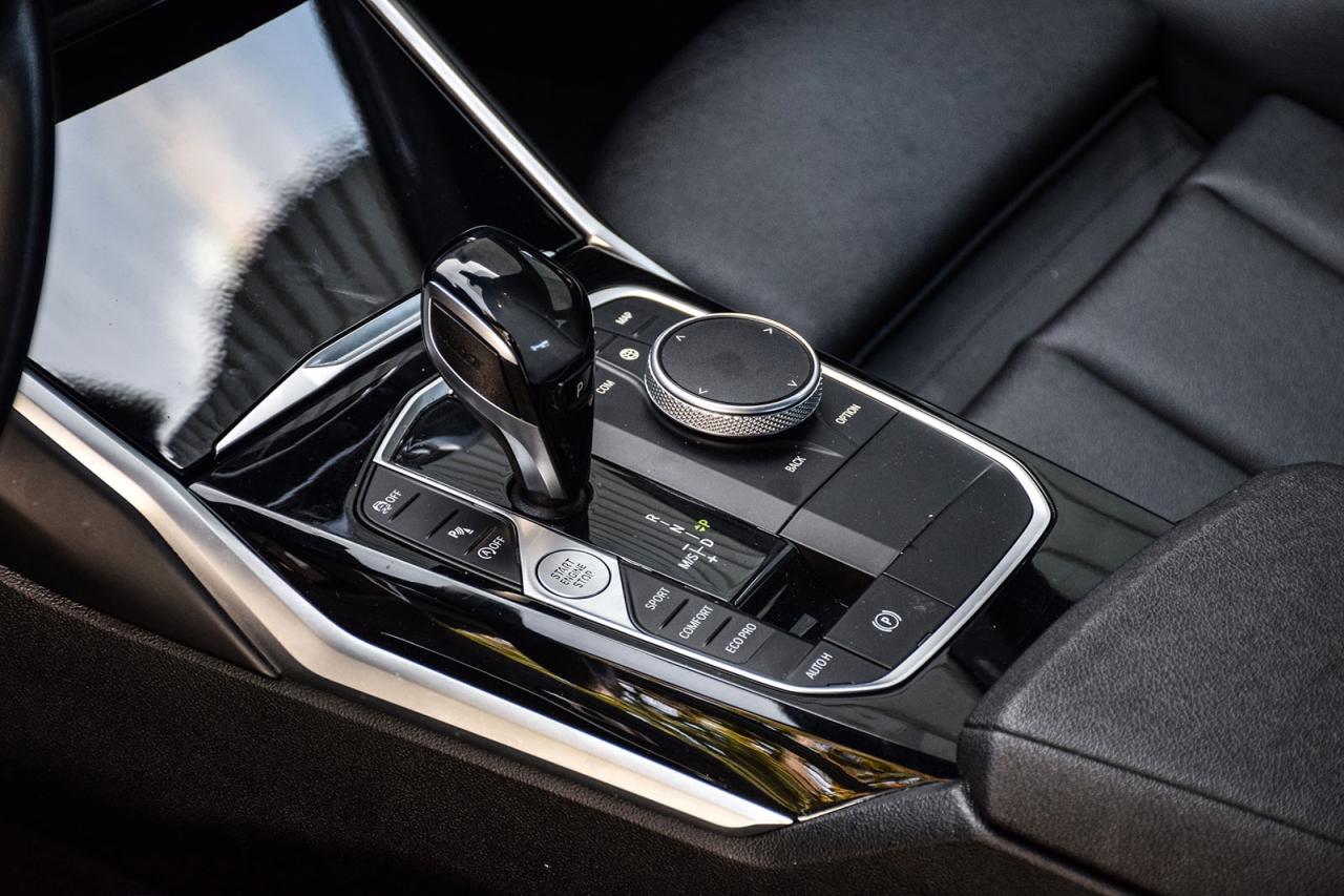 2021 BMW 3 Series 330i xDrive AWD / NO ACCIDENT/SUNROOF/LEATHER/NAVI Photo