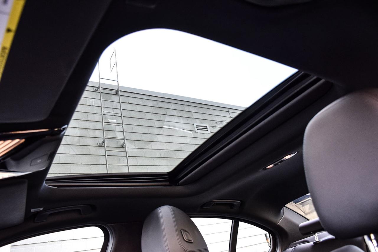 2021 BMW 3 Series 330i xDrive AWD  No Accident Sunroof Leather Navi Photo