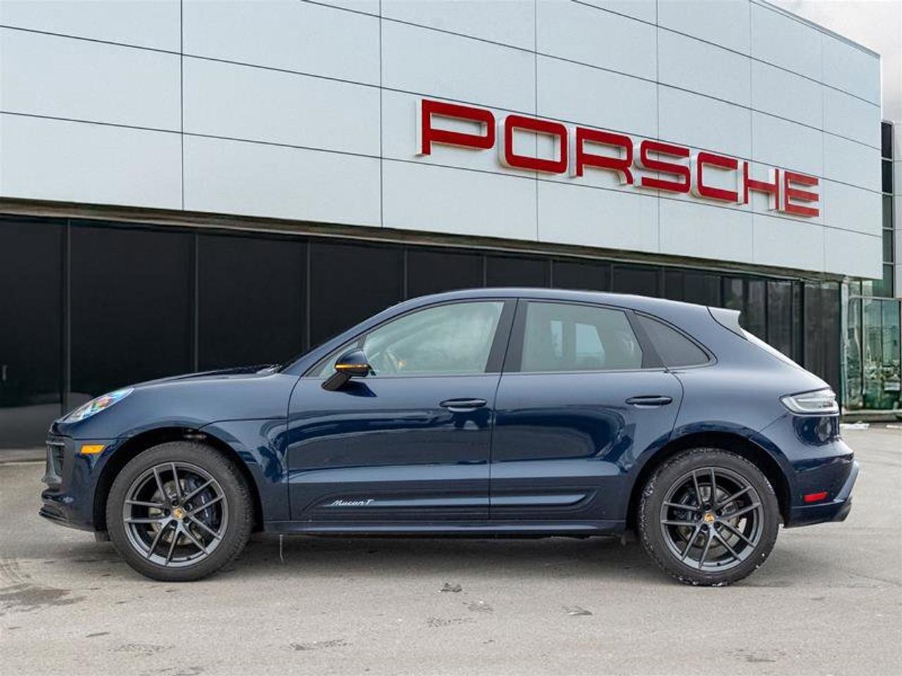 2023 Porsche Macan T Blue Photo
