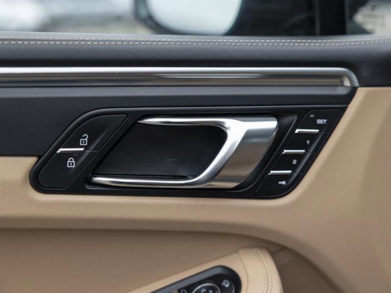 2023 Porsche Macan T Blue Photo