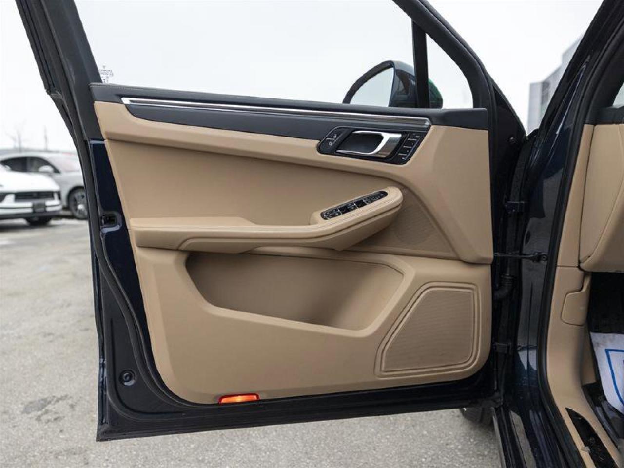 2023 Porsche Macan T Blue Photo